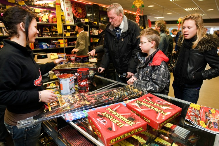 PIJNACKER-VERKOOP-VUURWERK